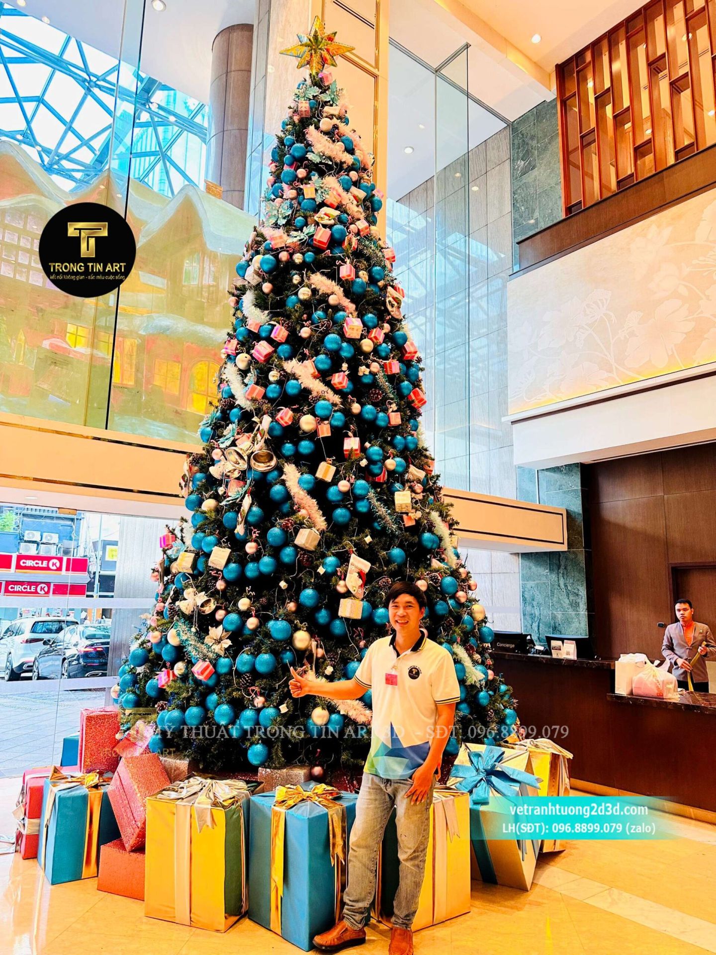 vẽ tranh kính Noel, vẽ tranh kính Noel khách sạn, vẽ tranh kính Noel Sheraton, dịch vụ vẽ tranh kính Noel, vẽ tranh kính Giáng sinh, vẽ tranh kính trang trí Noel, vẽ tranh kính cửa hàng, vẽ tranh kính trung tâm thương mại, vẽ tranh kính khách sạn 5 sao, vẽ tranh kính cho nhà hàng, vẽ tranh kính đẹp, vẽ tranh kính nghệ thuật, vẽ tranh kính cao cấp, dịch vụ vẽ tranh kính chuyên nghiệp, vẽ tranh kính phong cách Giáng sinh, vẽ tranh kính sáng tạo, vẽ tranh kính lễ hội, trang trí Noel trên kính, sơn vẽ tranh kính Noel, họa sĩ vẽ tranh kính Noel